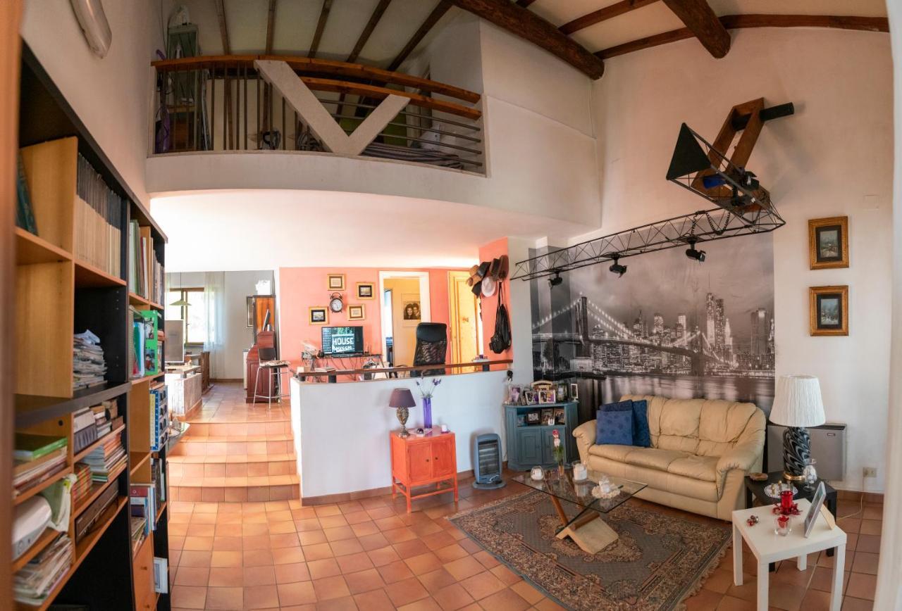 Hause Megghi Apartment กัมบาสซี แตร์เม ภายนอก รูปภาพ